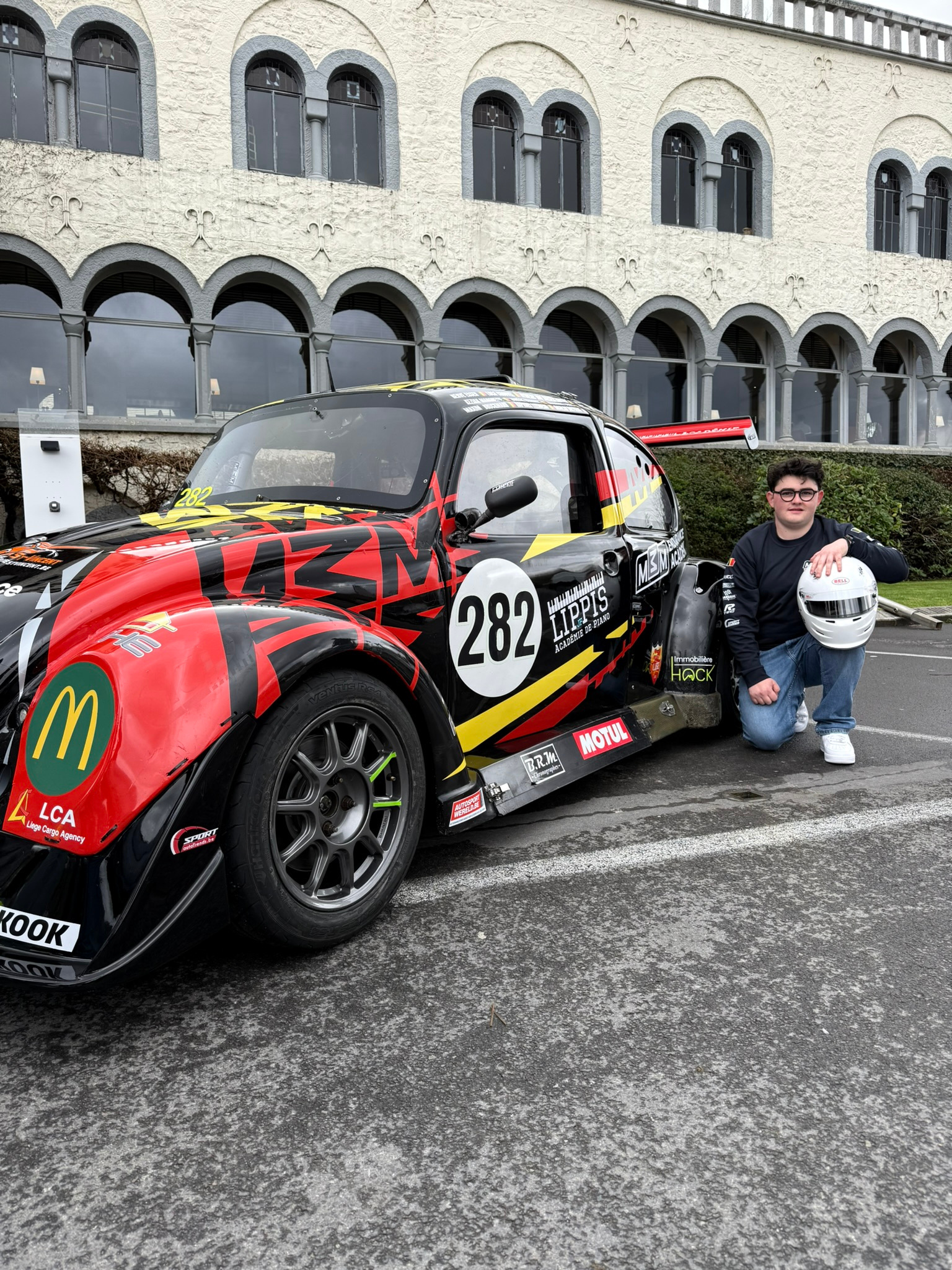 Hervé Esser aux côtés de la Fun Cup numéro 282